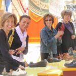 groupe de femmes dans un marché provençale